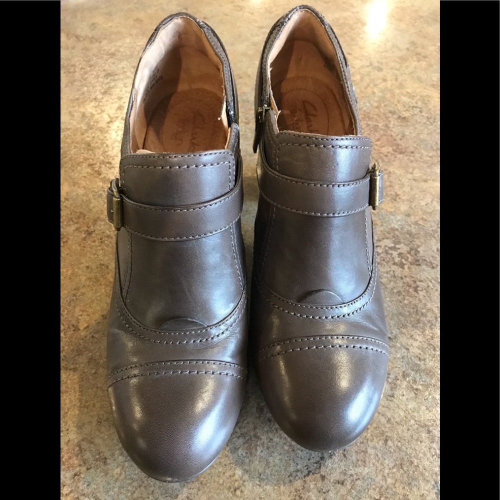 Indigo Clarks Heels Brown Leather Zip Bootie 10M